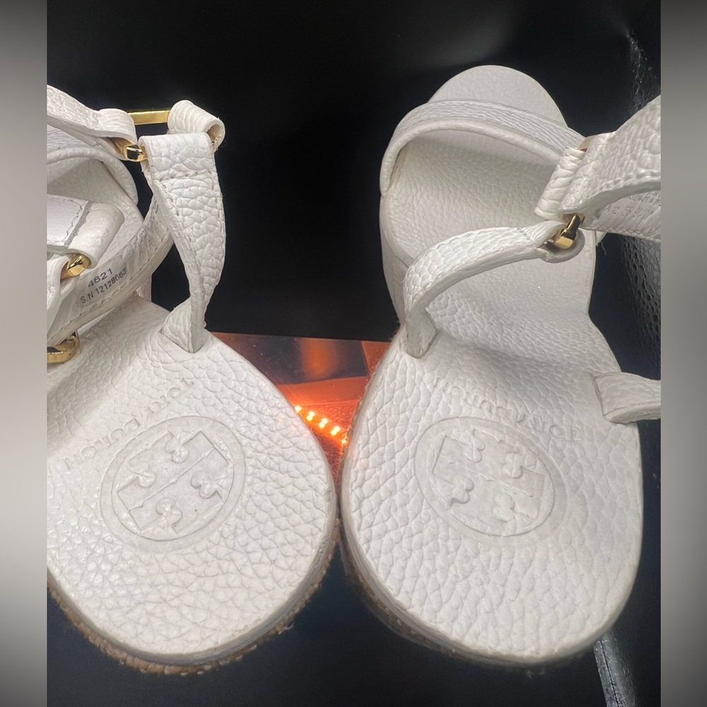 Tory Burch White Carlee Wedge size 9.5 Like new! - Picture 8 of 9